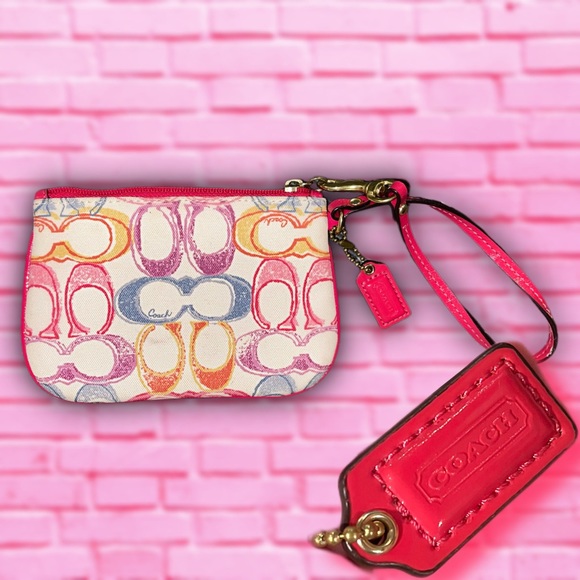 Coach Wristlet 💖 (Like New) - Picture 2 of 3